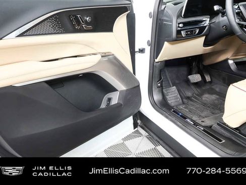 Certified 2024 Cadillac Lyriq Luxury w/ Nappa Leather Package AWD/4WD image 8