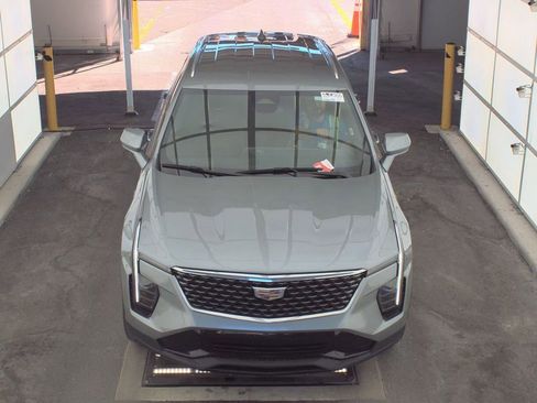 Used 2024 Cadillac XT4 Premium Luxury image 2