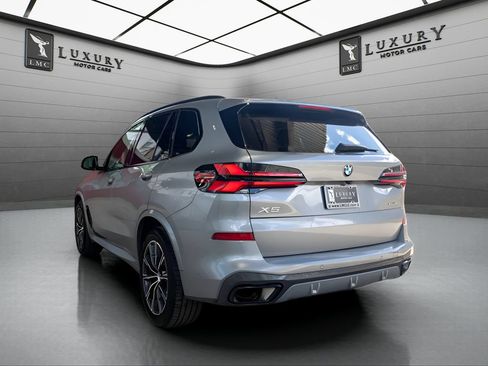 Used 2025 BMW X5 xDrive40i w/ M Sport Package AWD/4WD image 6