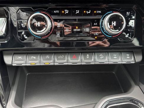 Used 2025 GMC Sierra 1500 AT4X image 47