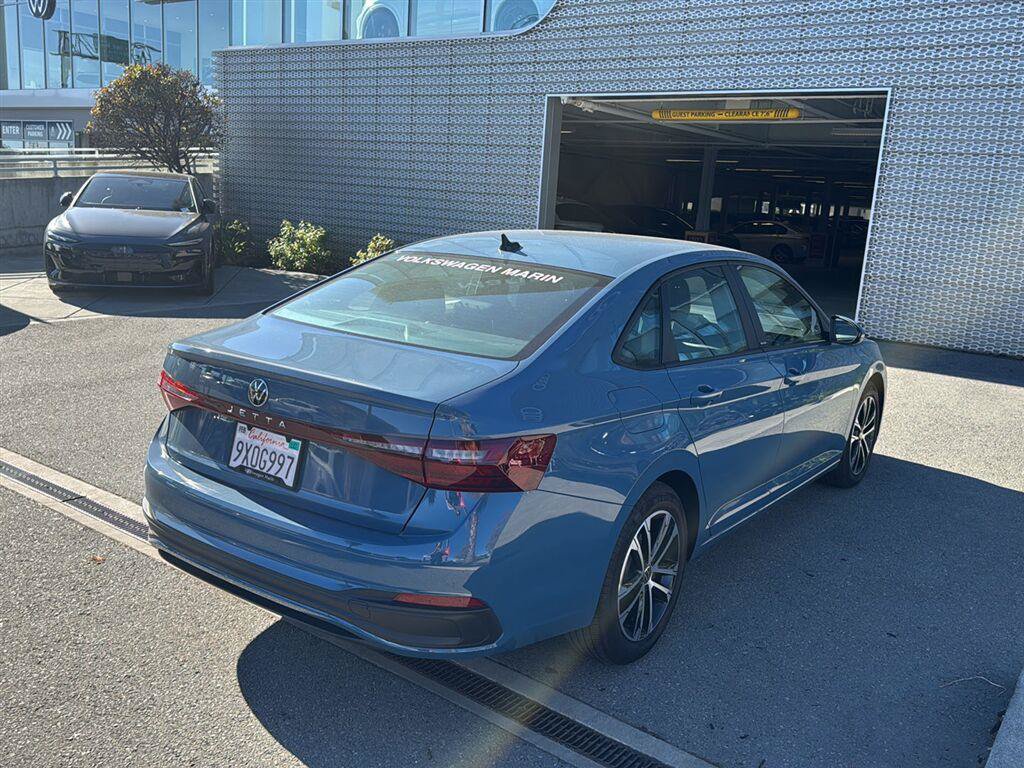 Used 2026 Volkswagen Jetta Sport FWD image 6