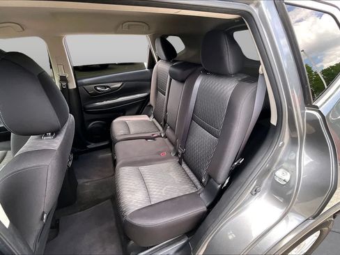 Used 2019 Nissan Rogue SV FWD image 19