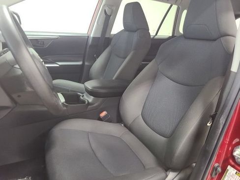 Used 2023 Toyota RAV4 LE FWD image 16
