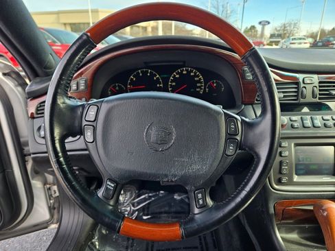 Used 2000 Cadillac De Ville DTS w/ Safety/Security Pkg image 32