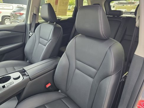 Certified 2025 Nissan Rogue SL w/ Tech Package AWD/4WD image 13