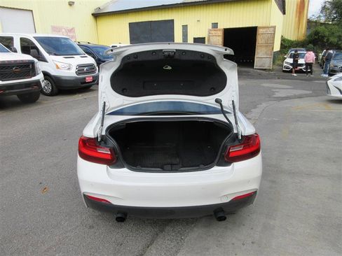 Used 2016 BMW M235i Coupe w/ Technology Package image 4