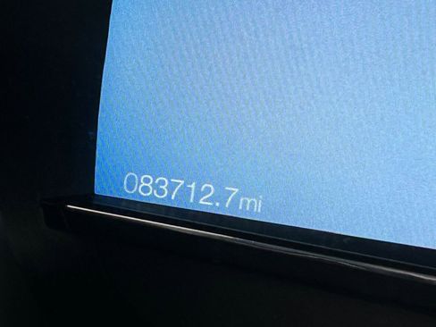 Used 2018 Ford Explorer XLT w/ Equipment Group 202A FWD image 28