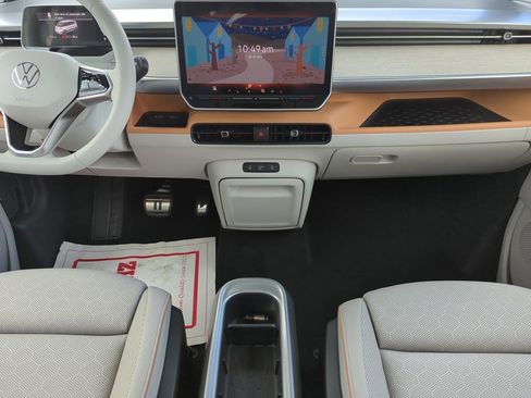 Used 2025 Volkswagen ID. Buzz Pro S Plus RWD image 17