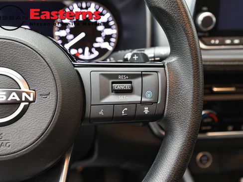 Used 2023 Nissan Rogue SV AWD/4WD image 16