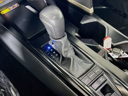 Certified 2025 Toyota Camry SE FWD image 15