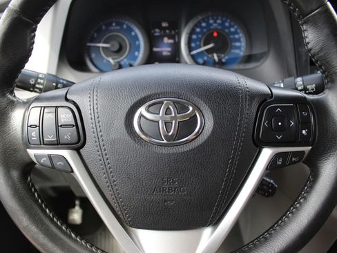 Used 2020 Toyota Sienna XLE AWD/4WD image 15