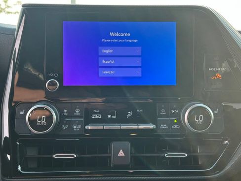 Used 2023 Toyota Highlander XSE FWD image 16