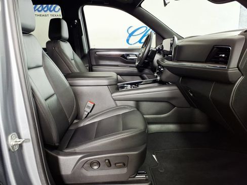 Used 2025 Chevrolet Tahoe LT AWD/4WD image 12