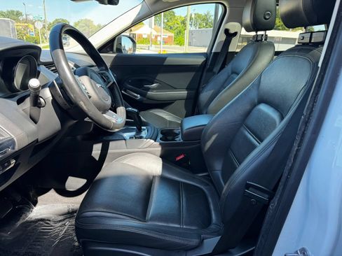 Used 2020 Jaguar E-PACE AWD/4WD image 7