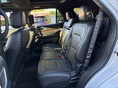 Used 2017 Ford Explorer Limited w/ Equipment Group 301A AWD/4WD image 9