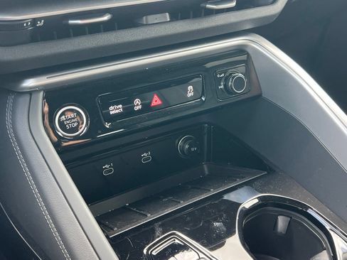Used 2025 Audi Q5 Premium Plus w/ Premium Plus AWD/4WD image 16