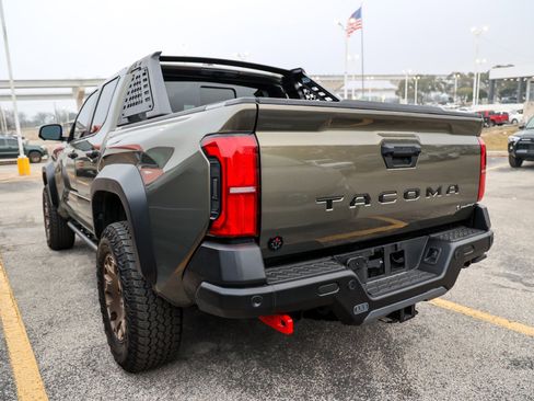 Used 2025 Toyota Tacoma 4x4 Double Cab Hybrid image 10