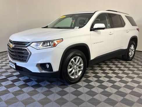 Used 2018 Chevrolet Traverse LT FWD image 2