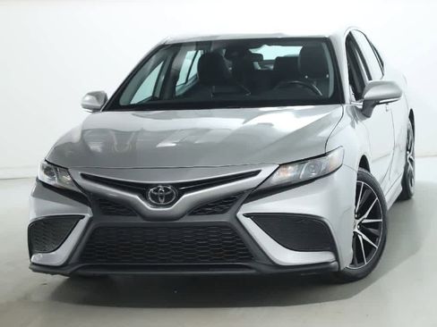 Certified 2023 Toyota Camry SE image 3