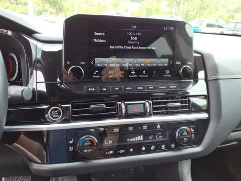 Used 2023 Nissan Pathfinder Platinum AWD/4WD image 18