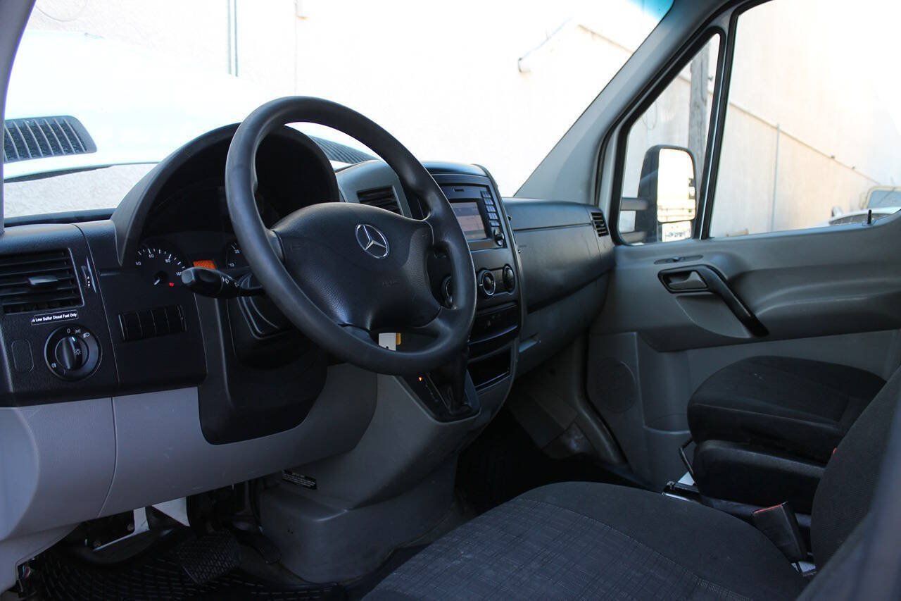 Used 2014 Mercedes-Benz Sprinter 3500 image 28