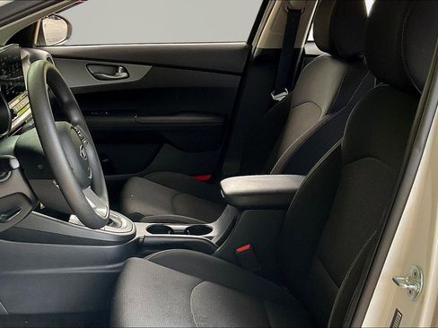 Used 2020 Kia Forte LXS FWD image 19