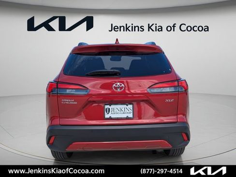 Used 2023 Toyota Corolla Cross XLE w/ Convenience Package FWD image 3