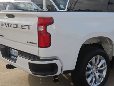 Used 2020 Chevrolet Silverado 1500 Custom w/ Custom Value Package RWD image 12