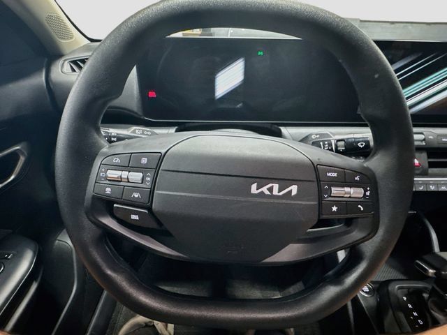 Used 2025 Kia K4 FWD image 11