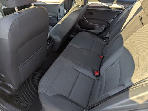 Used 2017 Volkswagen Golf S image 11