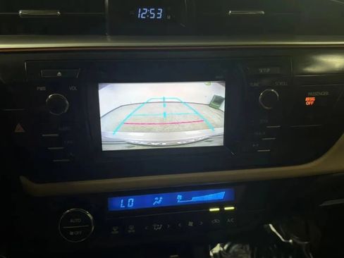 Used 2015 Toyota Corolla LE FWD image 14