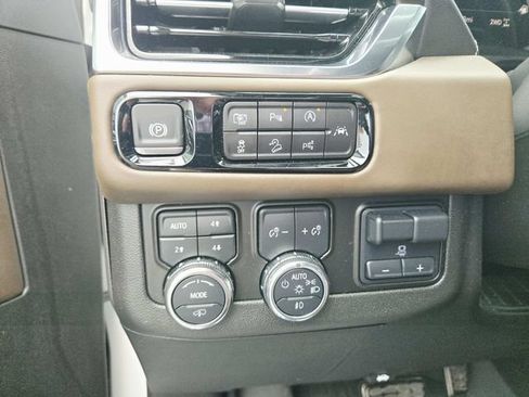 Used 2025 GMC Yukon Denali Ultimate AWD/4WD image 33