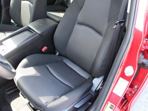 Used 2018 MAZDA MAZDA3 Sport FWD image 3