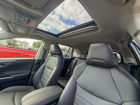 Used 2023 Toyota RAV4 XLE Premium image 34