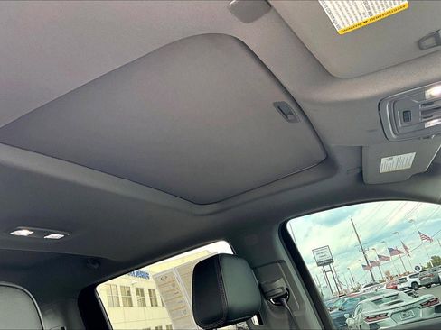 Used 2024 GMC Sierra 1500 Denali w/ Technology Package AWD/4WD image 29