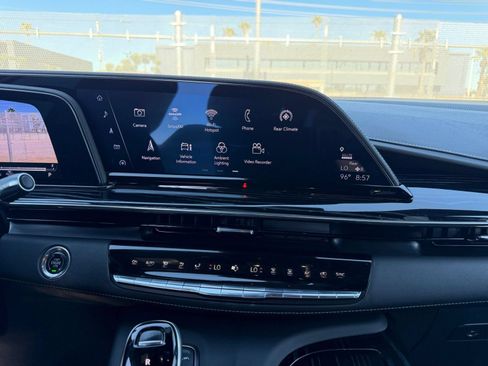 Used 2023 Cadillac Escalade ESV Sport AWD/4WD image 17