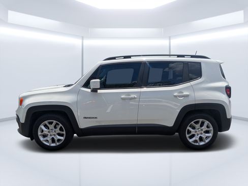 Used 2018 Jeep Renegade Latitude FWD image 6