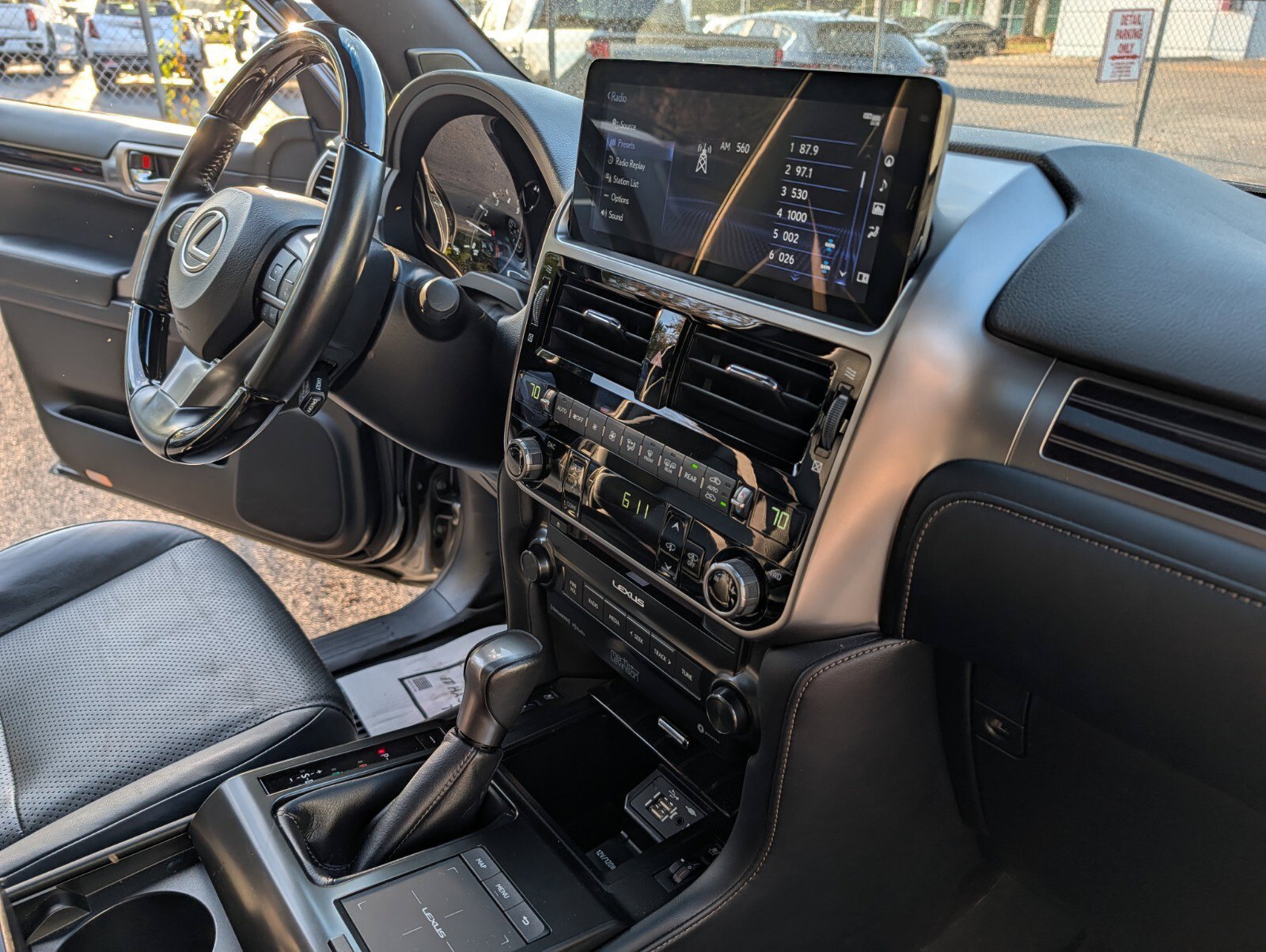 Used 2022 Lexus GX 460 Luxury w/ Sport Design Package AWD/4WD image 28