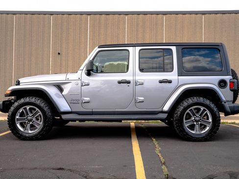 Used 2018 Jeep Wrangler Unlimited Sahara w/ Cold Weather Group AWD/4WD image 14
