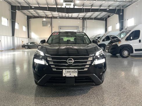 Used 2025 Nissan Rogue SV w/ SV Premium Package AWD/4WD image 2