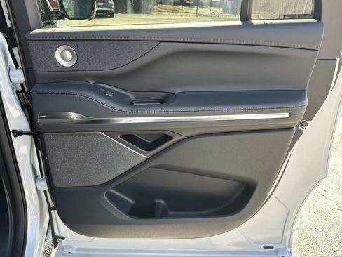 New 2025 Lincoln Navigator L Reserve w/ Jet Appearance Package image 16