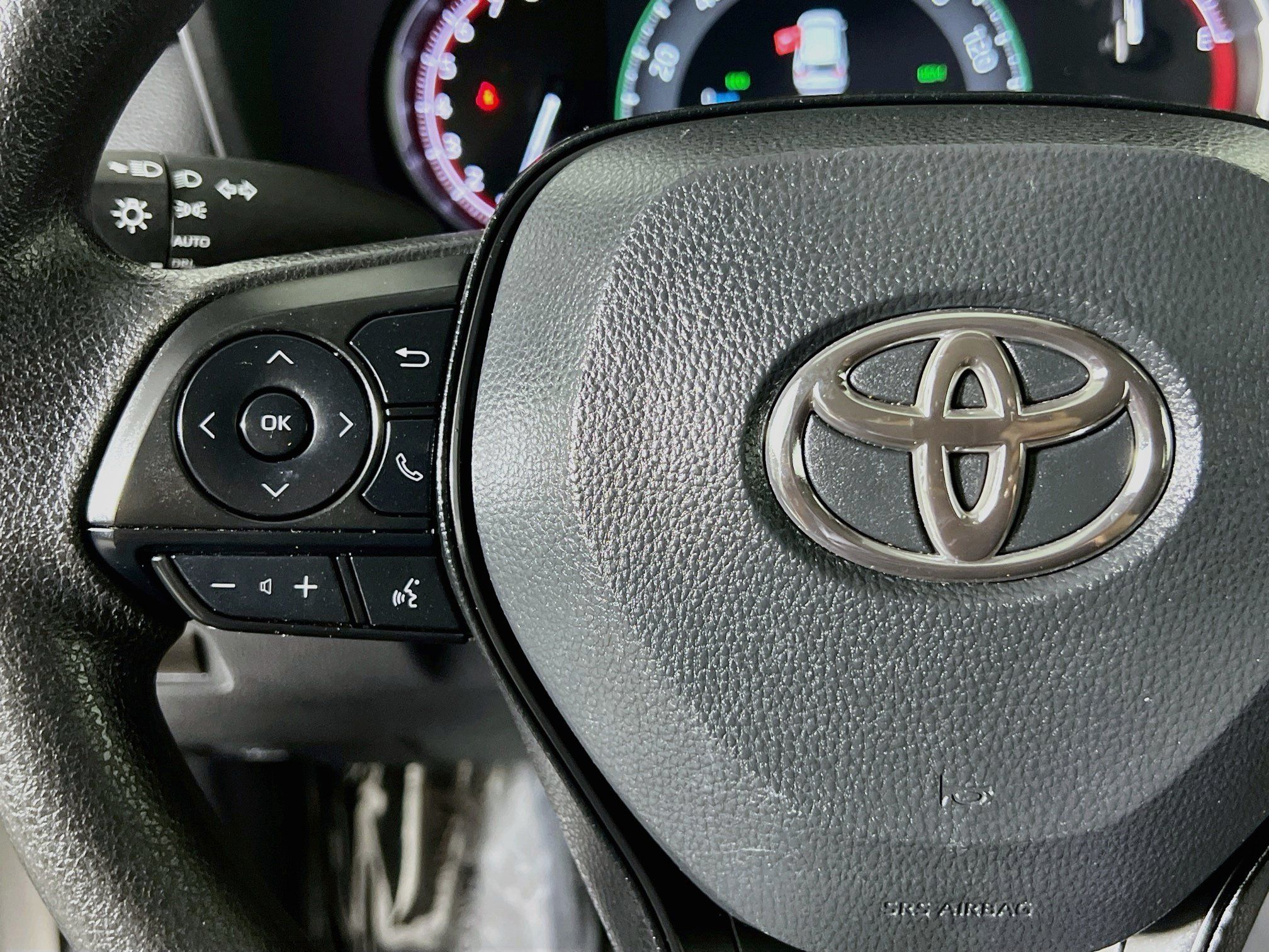 Used 2025 Toyota RAV4 XLE FWD image 19