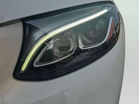 Used 2019 Mercedes-Benz GLC 300 4MATIC image 10