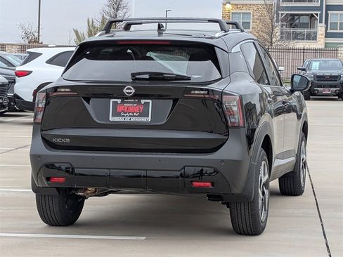 New 2026 Nissan Kicks SV image 4