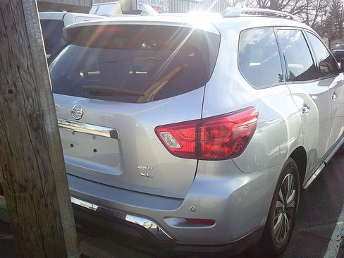 Used 2019 Nissan Pathfinder SL image 4