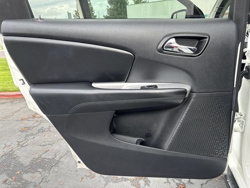 Used 2016 Dodge Journey SE w/ Flexible Seating Group image 23