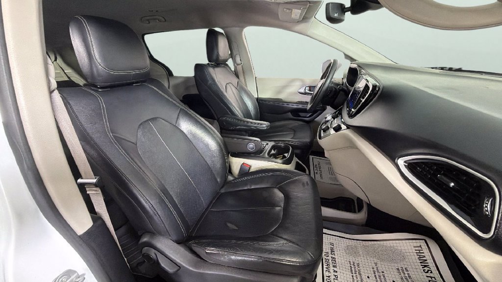 Used 2022 Chrysler Pacifica Touring-L FWD image 34