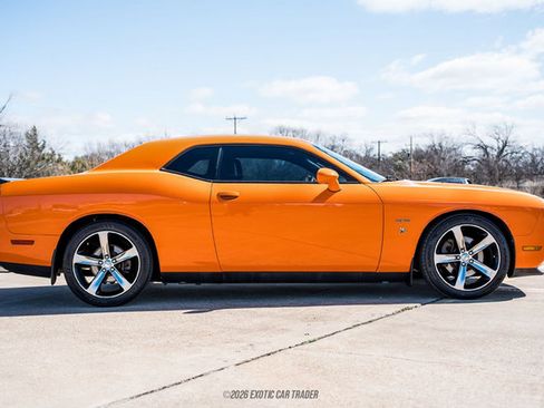 Used 2014 Dodge Challenger R/T RWD image 9