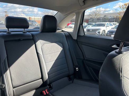 Used 2025 Volkswagen Jetta SE image 36