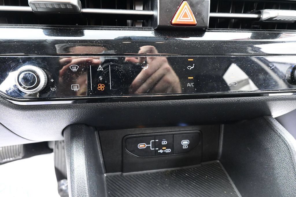 Used 2026 Kia Sportage LX FWD image 37